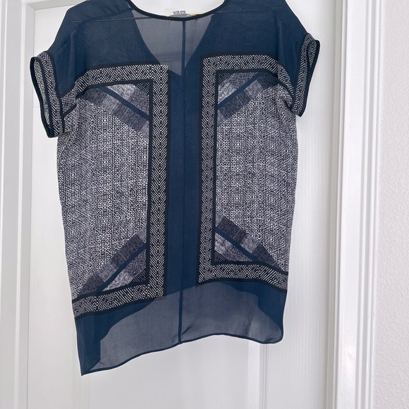 Vince Navy/White Silk Top. XS - Picture 3 of 8